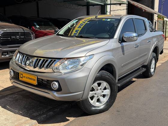 MITSUBISHI L200 TRITON 2.4 16V TURBO DIESEL SPORT HPE CD 4P 4X4 AUTOMÁTICO MITSUBISHI L200 TRITON 2.4 16V TURBO DIESEL SPORT HPE CD 4P 4X4 AUTOMÁTICO